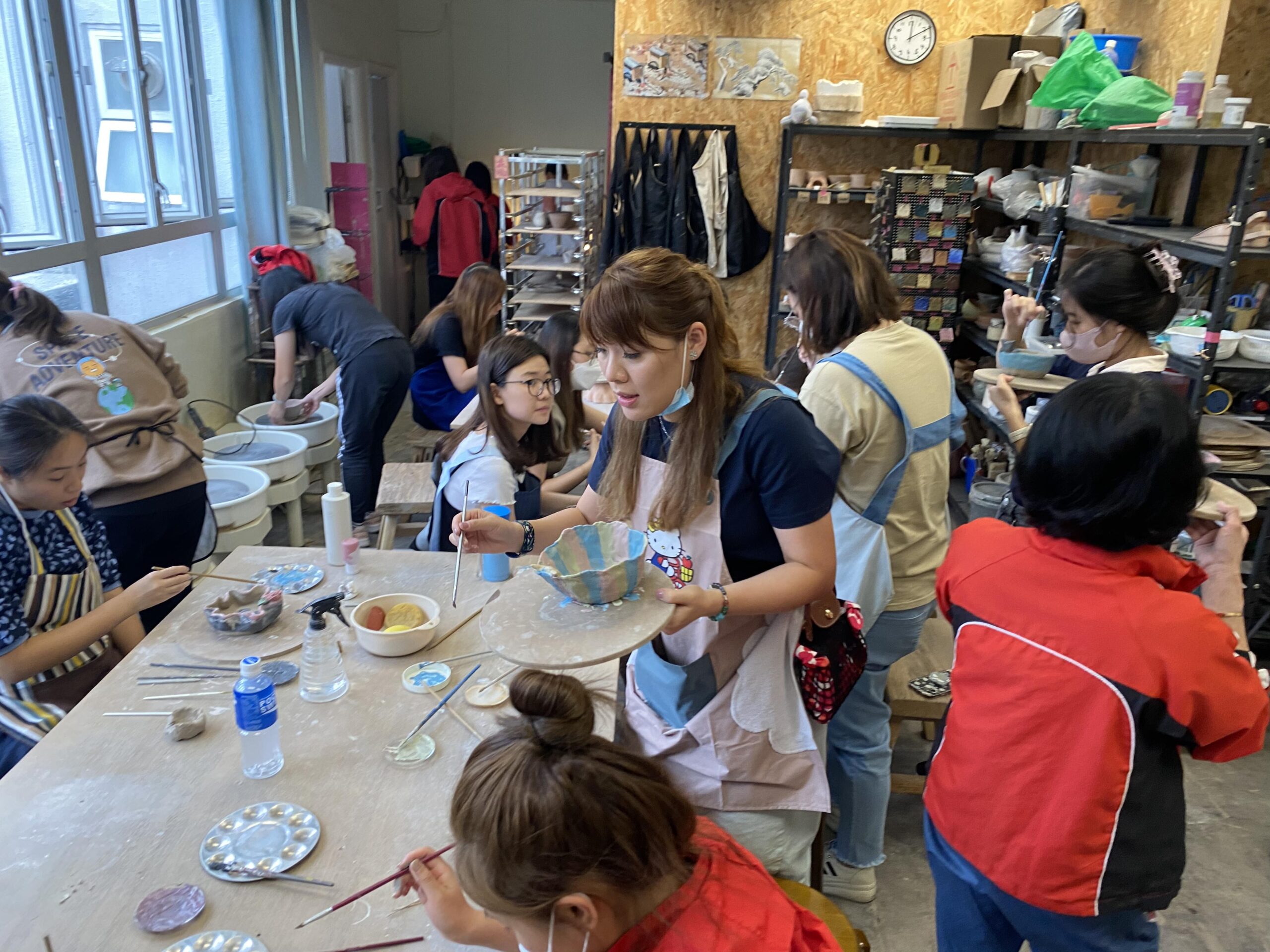 圓樸陶舍 陶藝體驗工作坊中的一群人。